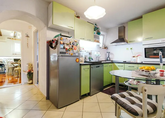 Διαμέρισμα Modern In The Heart Of With Private Garden *