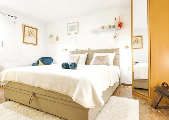 Modern In The Heart Of With Private Garden Διαμέρισμα