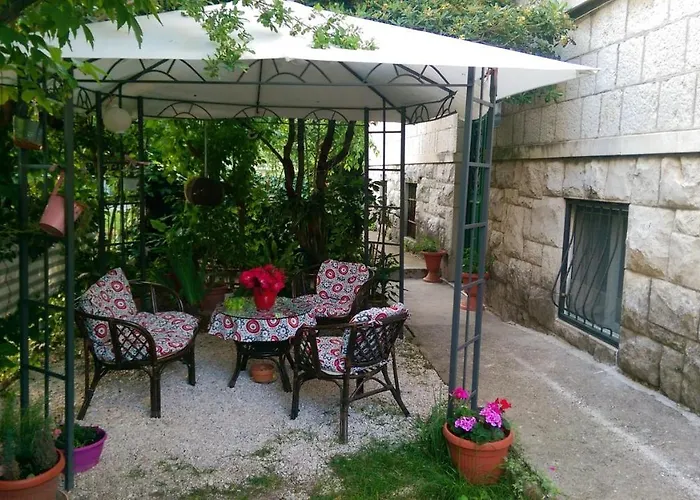 Modern In The Heart Of With Private Garden * Σπλιτ
